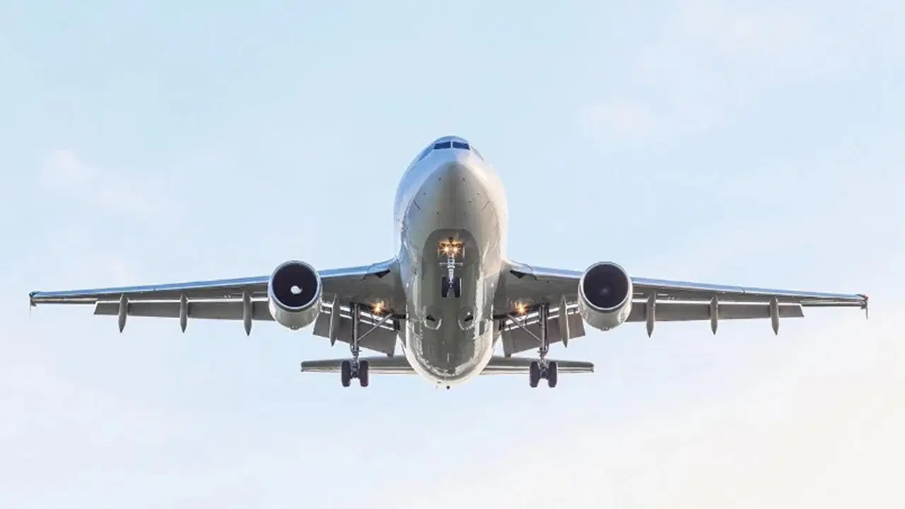 alman havayolu sirketi lufthansada 4 bin kisiyi isten cikarma karari yapay zeka ayrintisi PzAA7mPj