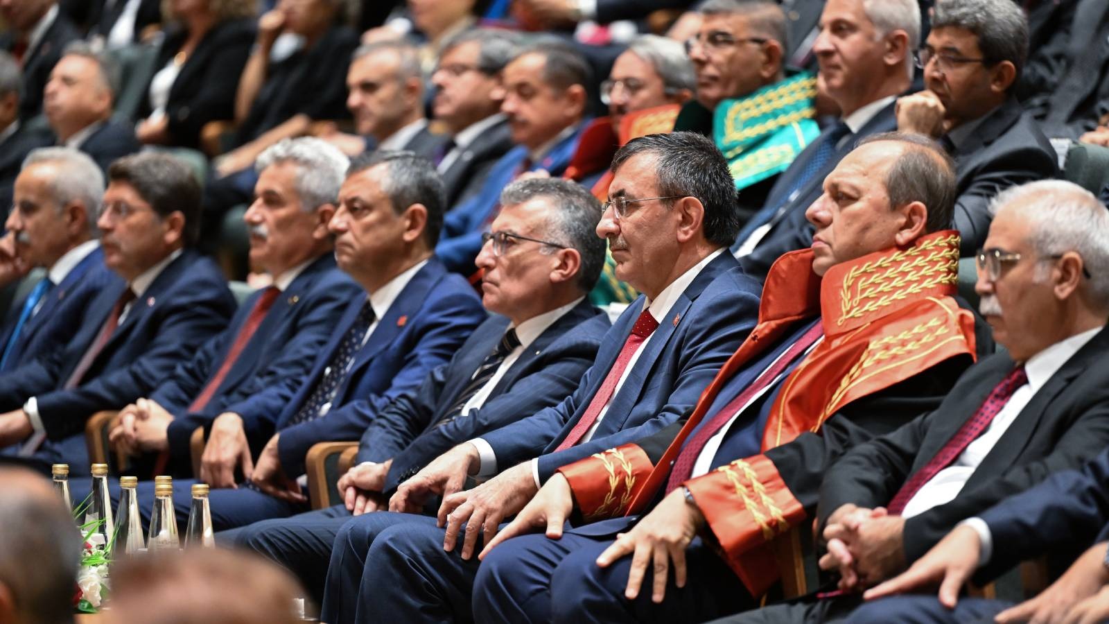 cumhurbaskani yardimcisi cevdet yilmazdan muhalefete yeni anayasa cagrisi siz de tekliflerinizi perspektifinizi ortaya koyun L2vfr32T