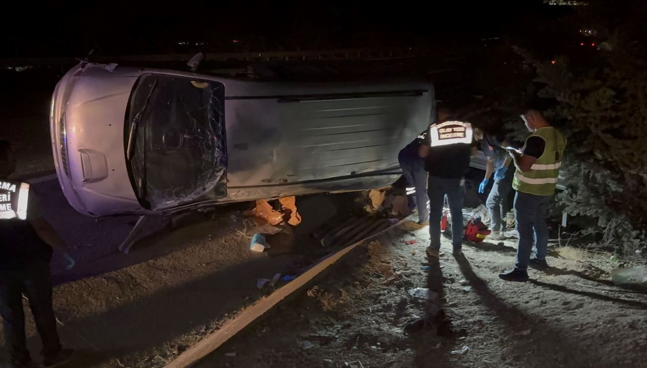 gaziantepte lastigi patlayan minibus takla atti 2 olu 8 yarali 8x5ZdsGv