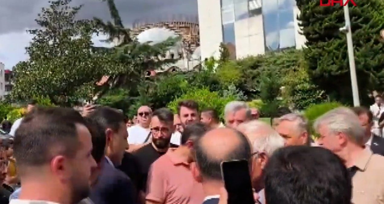 ozgur celik operasyon duzenlenen bayrampasa belediyesini ziyaret etti 4Ejm4prM