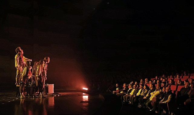 ataturk sanat merkezi sefiller ile perde dedi xDJRZXpY.jpg