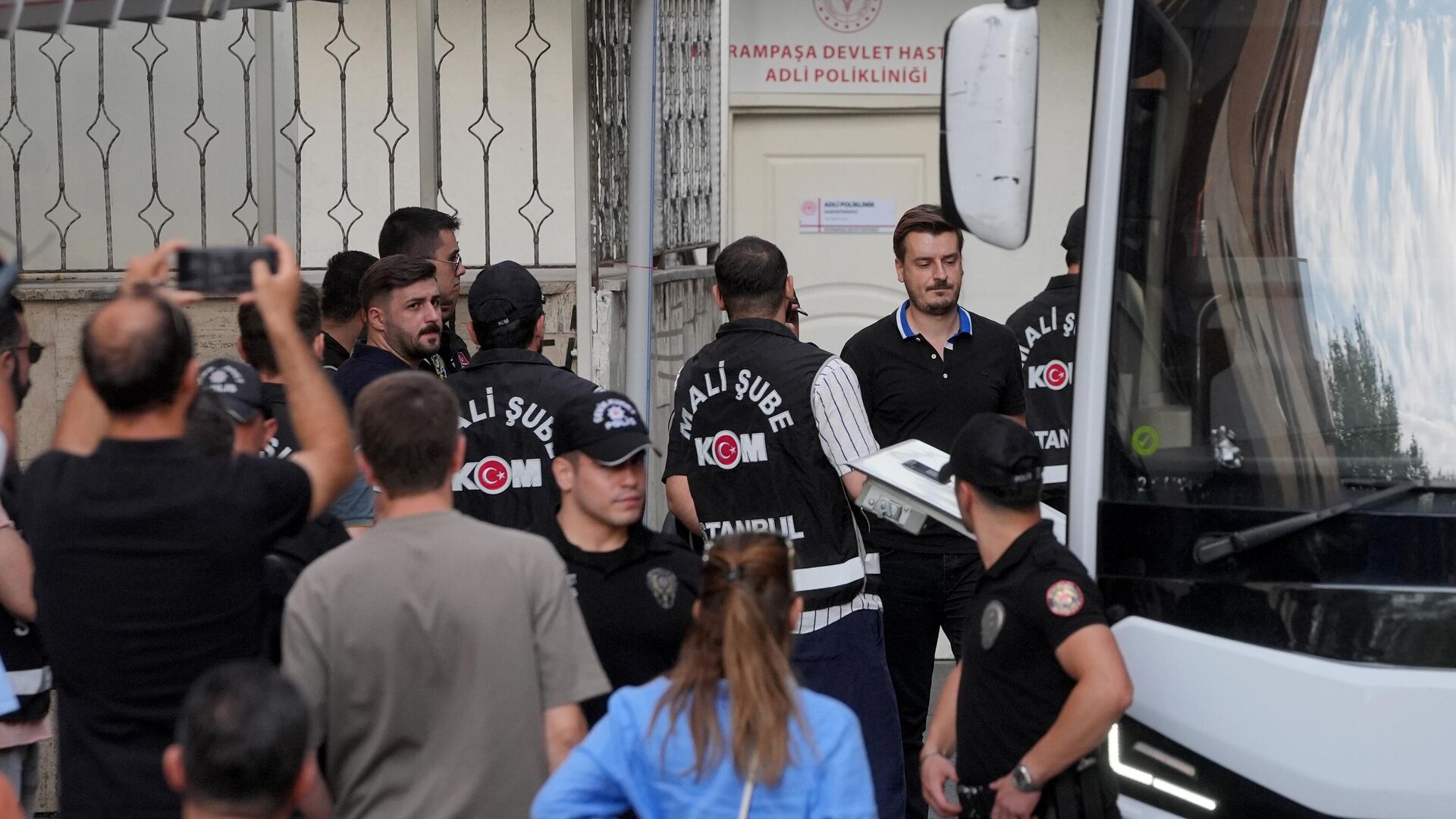 aziz ihsan aktasa ait tum sirketlere kayyum atandi PEZuQANI