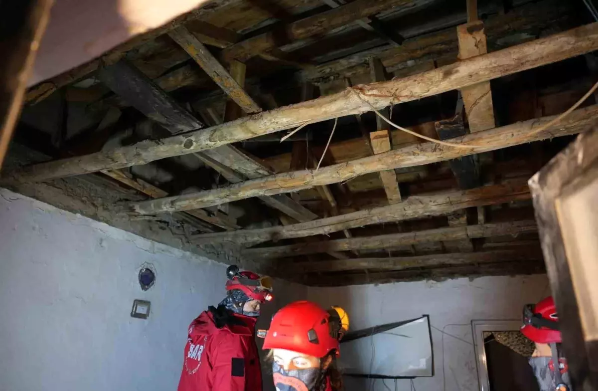 denizlide dugun hazirligi sirasinda tavan coktu 6 yarali NCGhzKyB.jpg