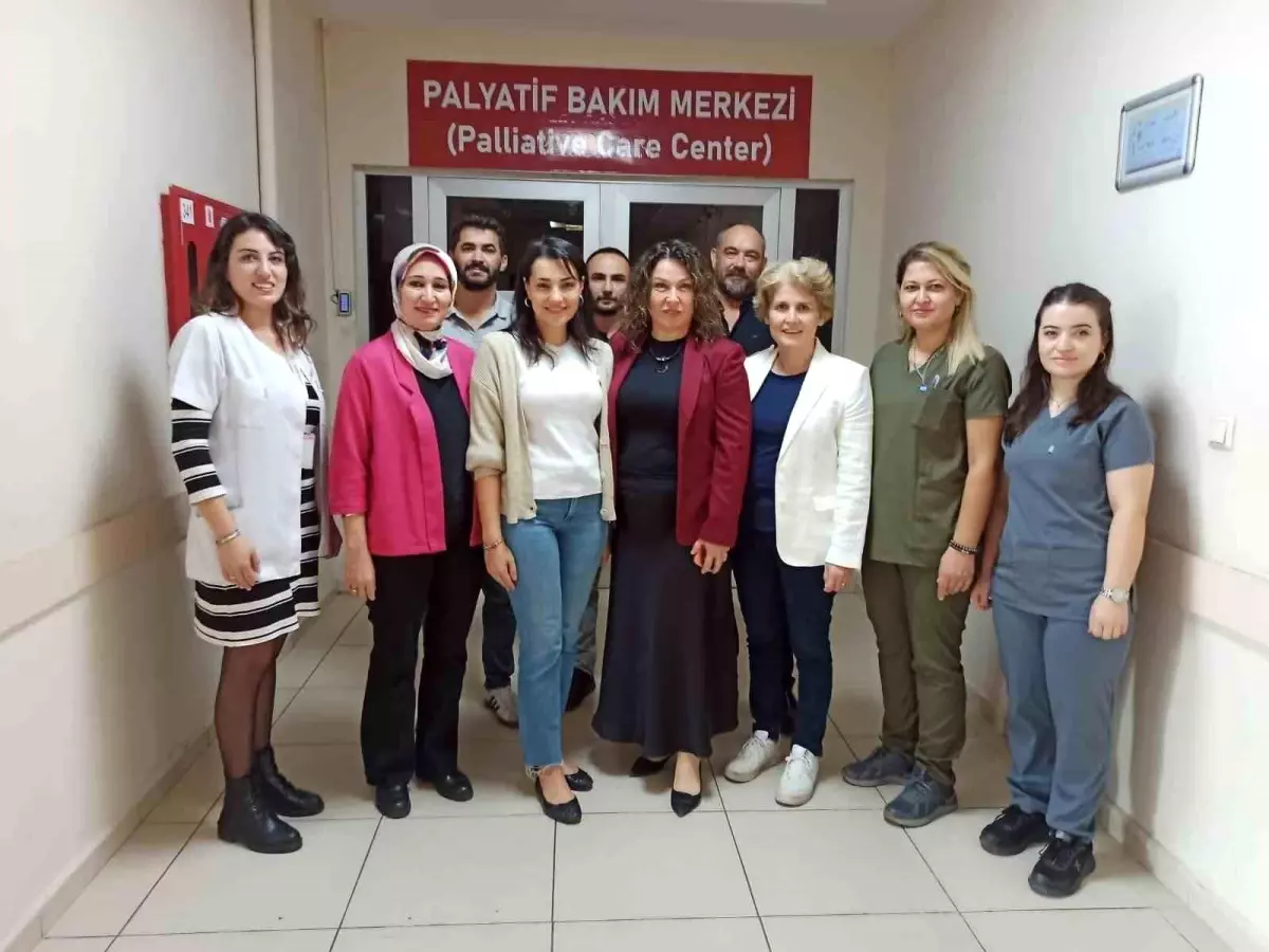 dunya palyatif bakim gununde anlamli ziyaret LhAeOutJ.jpg