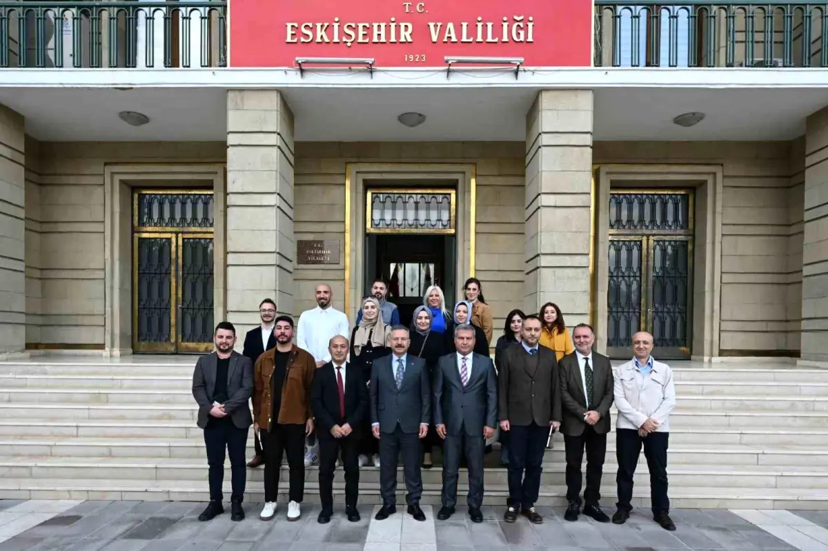 eskisehirde basin mensuplarina kart toreni Z4hWIuTZ.jpg