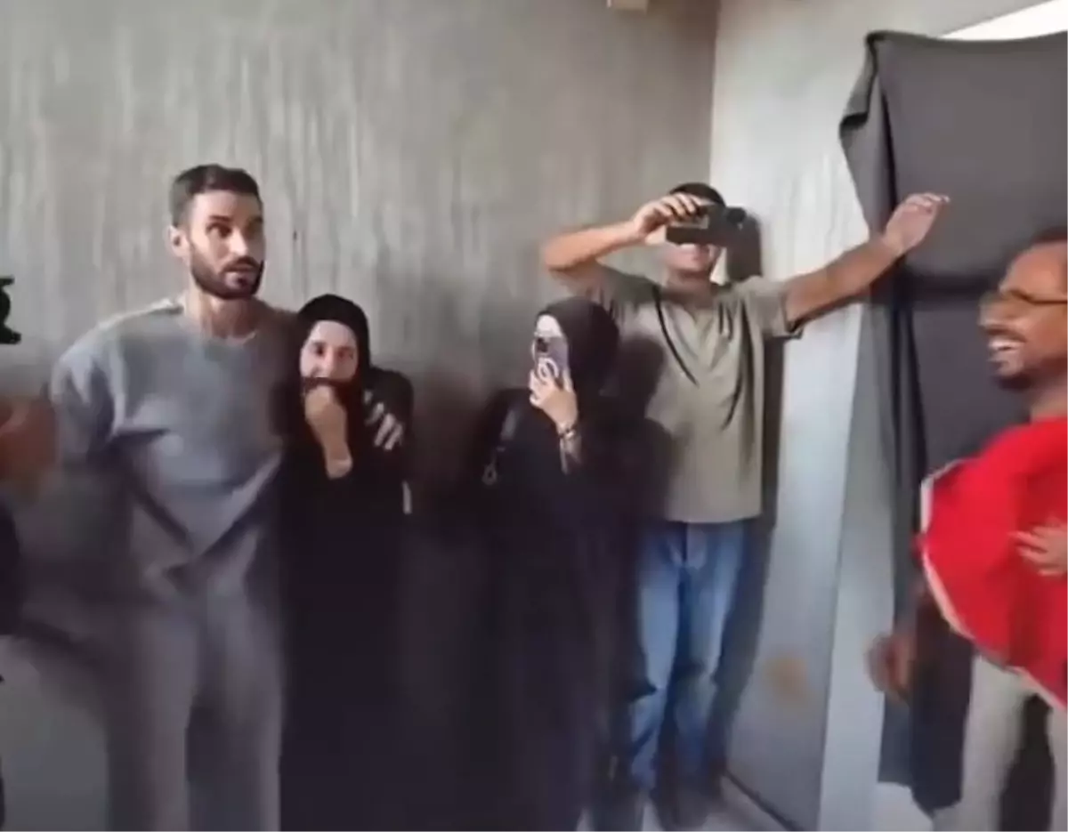 filistinli gazeteci sadi ebu sido serbest birakildi eysIVjCF.jpg