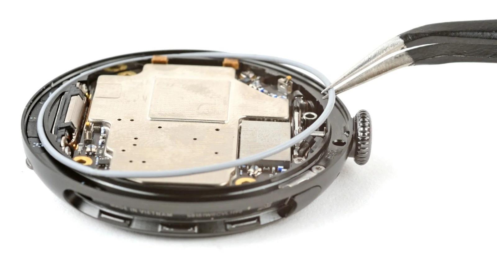 ifixitten 10 uzerinden 9 puan googlein yeni saati pixel watch 4 rekor kirdi wVkINAz5