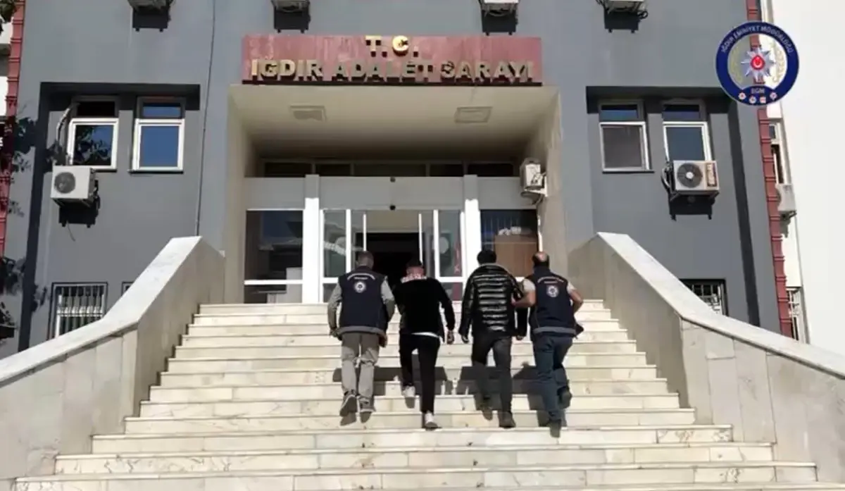 igdirda duzensiz gocmen operasyonu 10 afgan yakalandi l3D6zrFX.jpg