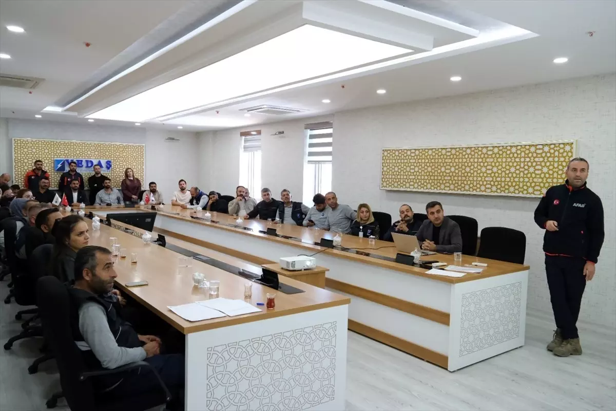 vedasta afet egitimi ve yangin tatbikati STPVUdkq.jpg