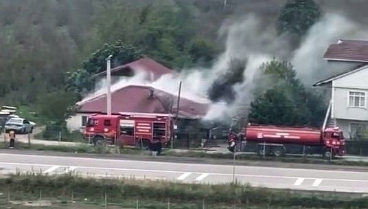 yanginda tek katli ev kullanilamaz hale geldi TBNPkBDN