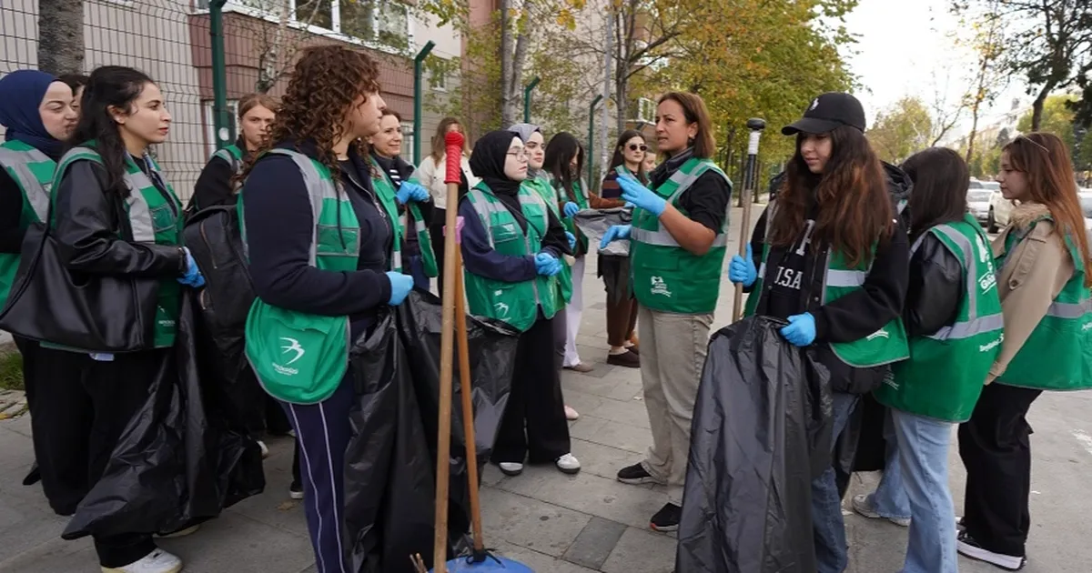 istanbul beylikduzunde genclerden cevre mesaji vK9fgFtQ.webp