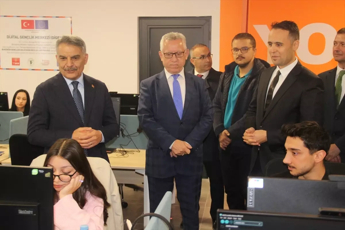 yozgatta dijital genclik merkezi acildi 2ILbfOGM.jpg