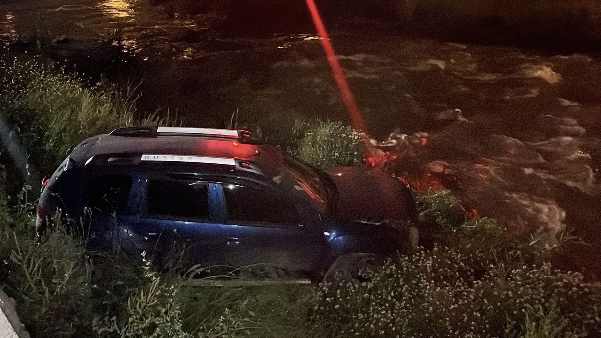 Bursa’da Otomobil Dereye Düştü, Sürücü Olay Yerini Terk Etti