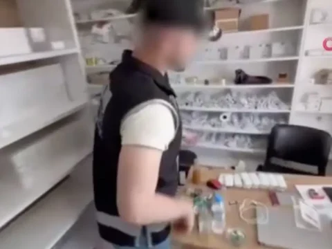 2 ilde kacakcilik operasyonu binlerce cep telefonu ve aksesuari ele gecirildi gozaltilar var xUvB2wvN