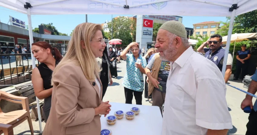 Istanbul bakirkoyde binlerce kisiye asure ikrami WClGwqWW