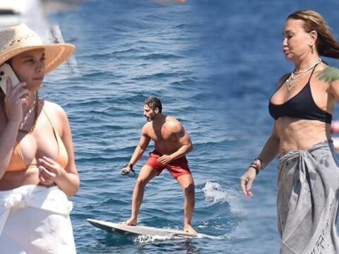 Unlulerden bodrum manzaralari iskelede havlu onlemi kStDGUfH